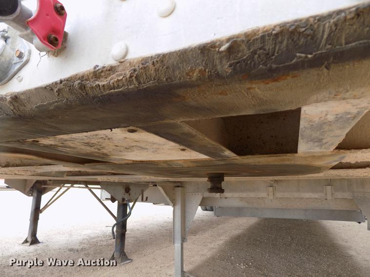 image for item FG9464 1997 Wilson PSADL-300P livestock trailer