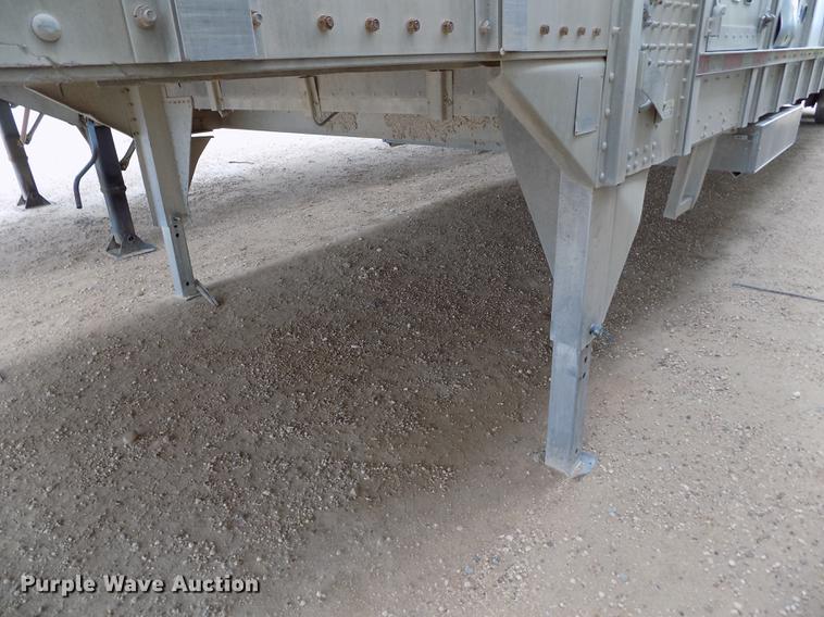 image for item FG9464 1997 Wilson PSADL-300P livestock trailer