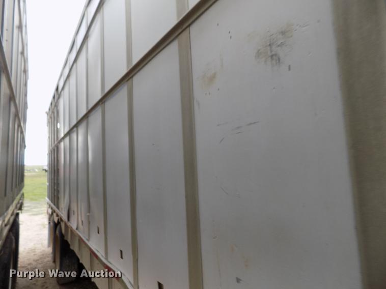 image for item FG9464 1997 Wilson PSADL-300P livestock trailer