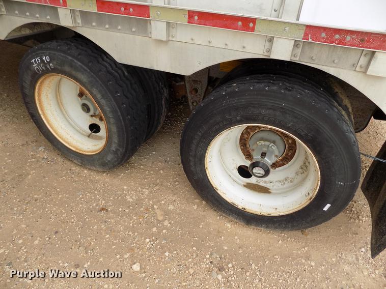 image for item FG9464 1997 Wilson PSADL-300P livestock trailer