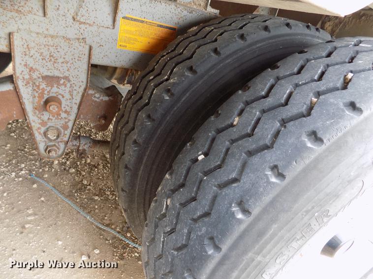 image for item FG9464 1997 Wilson PSADL-300P livestock trailer