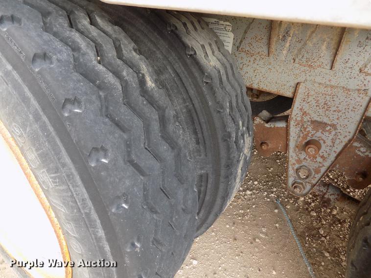 image for item FG9464 1997 Wilson PSADL-300P livestock trailer