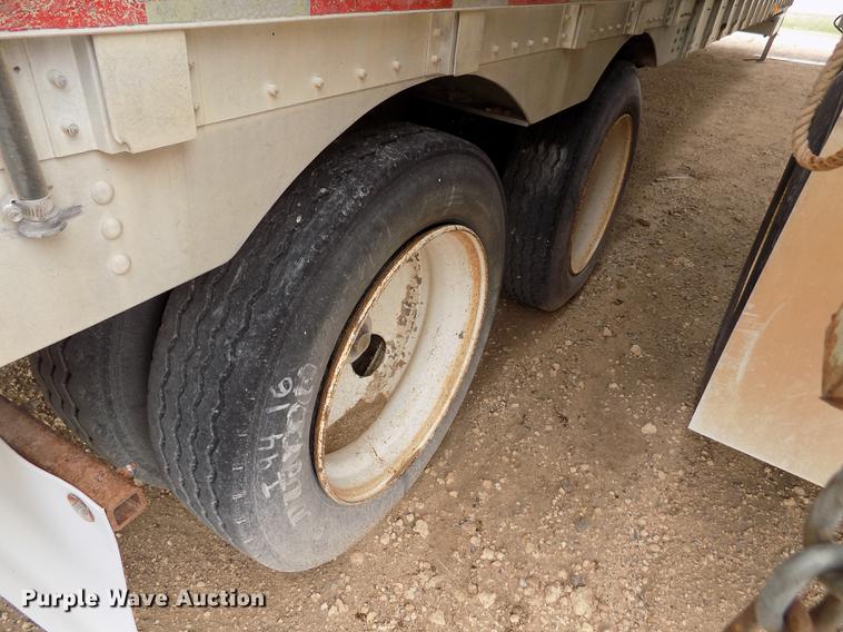 image for item FG9464 1997 Wilson PSADL-300P livestock trailer
