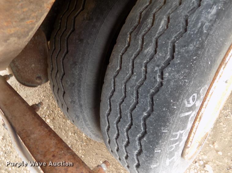 image for item FG9464 1997 Wilson PSADL-300P livestock trailer