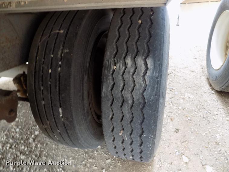 image for item FG9464 1997 Wilson PSADL-300P livestock trailer