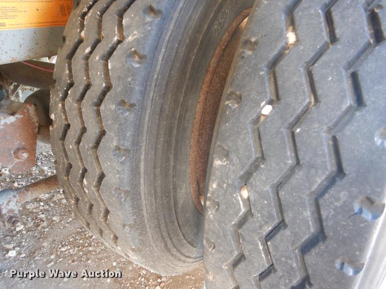 image for item FG9464 1997 Wilson PSADL-300P livestock trailer