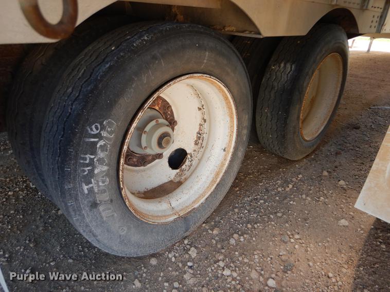 image for item FG9464 1997 Wilson PSADL-300P livestock trailer