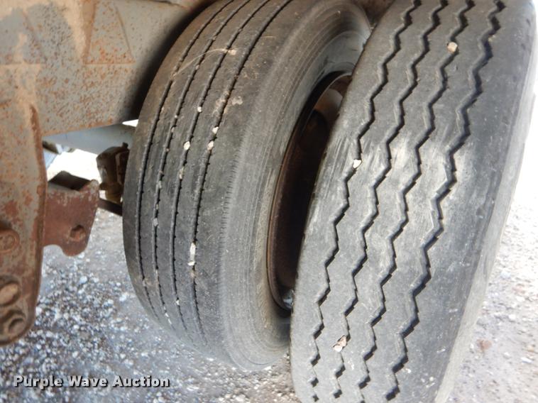 image for item FG9464 1997 Wilson PSADL-300P livestock trailer