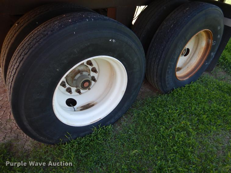 image for item FG9464 1997 Wilson PSADL-300P livestock trailer