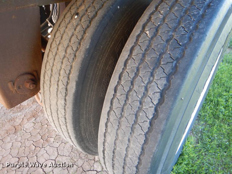 image for item FG9464 1997 Wilson PSADL-300P livestock trailer