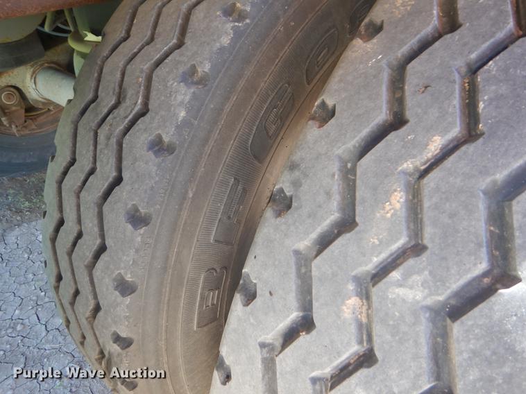 image for item FG9464 1997 Wilson PSADL-300P livestock trailer