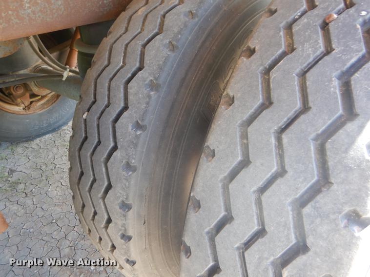 image for item FG9464 1997 Wilson PSADL-300P livestock trailer