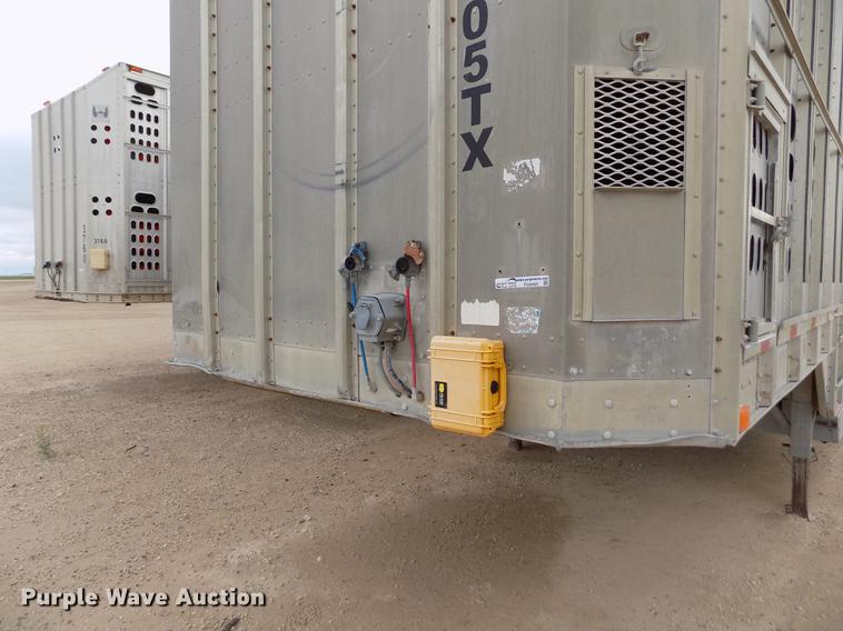 image for item FG9465 2001 Barrett livestock trailer