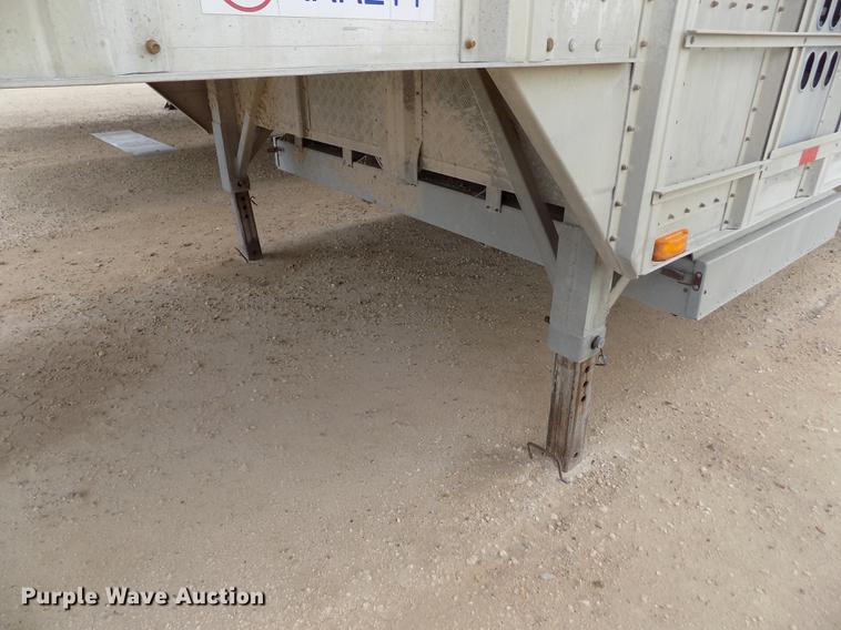 image for item FG9465 2001 Barrett livestock trailer