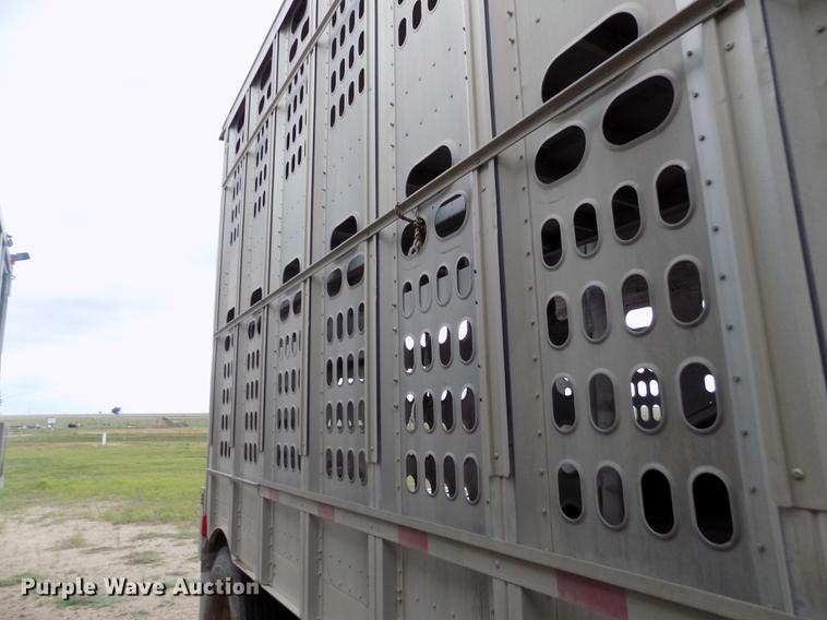 image for item FG9465 2001 Barrett livestock trailer