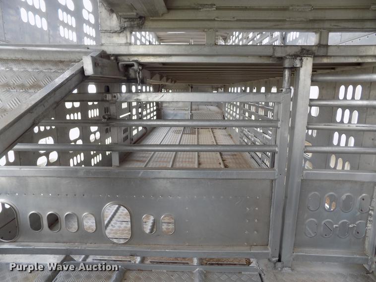 image for item FG9465 2001 Barrett livestock trailer