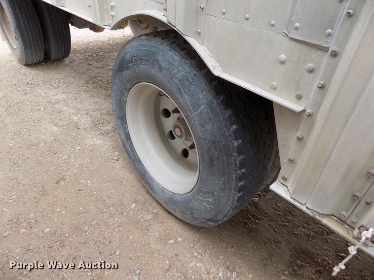 image for item FG9465 2001 Barrett livestock trailer