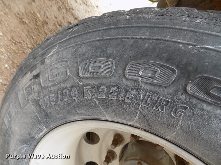 image for item FG9465 2001 Barrett livestock trailer