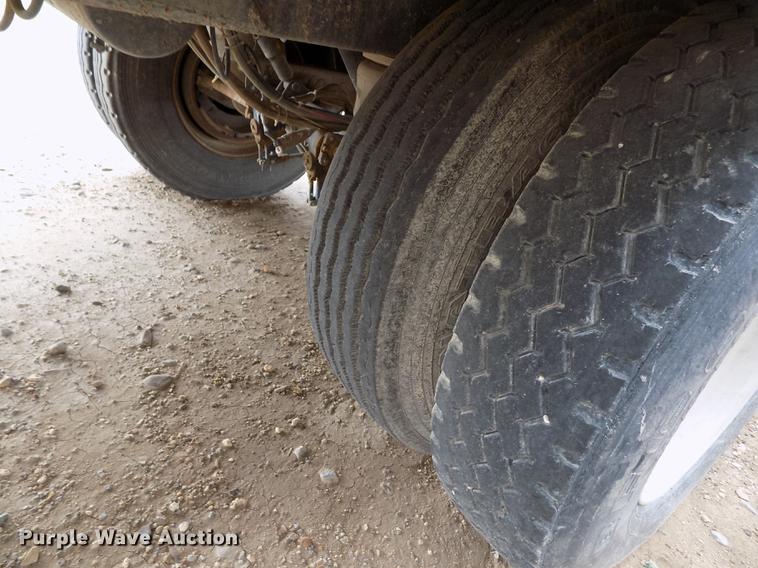 image for item FG9465 2001 Barrett livestock trailer