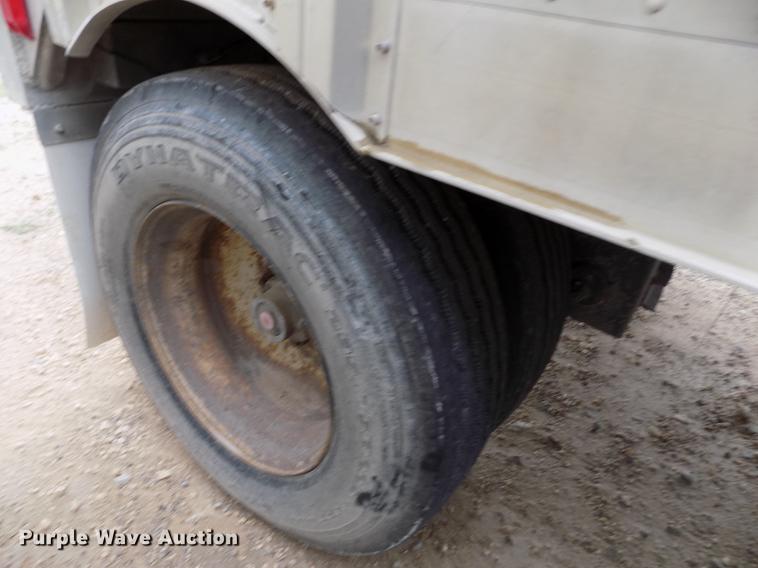 image for item FG9465 2001 Barrett livestock trailer