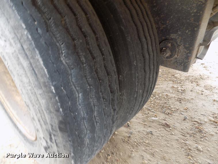 image for item FG9465 2001 Barrett livestock trailer