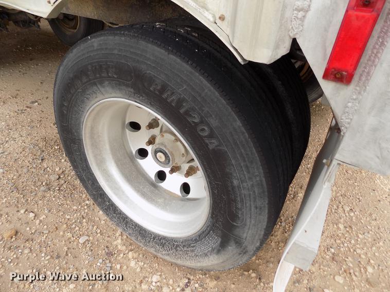 image for item FG9465 2001 Barrett livestock trailer