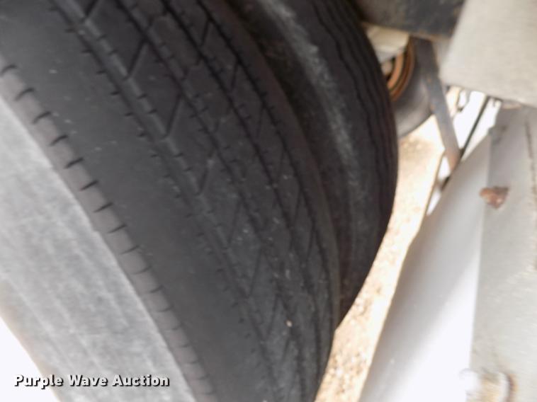 image for item FG9465 2001 Barrett livestock trailer