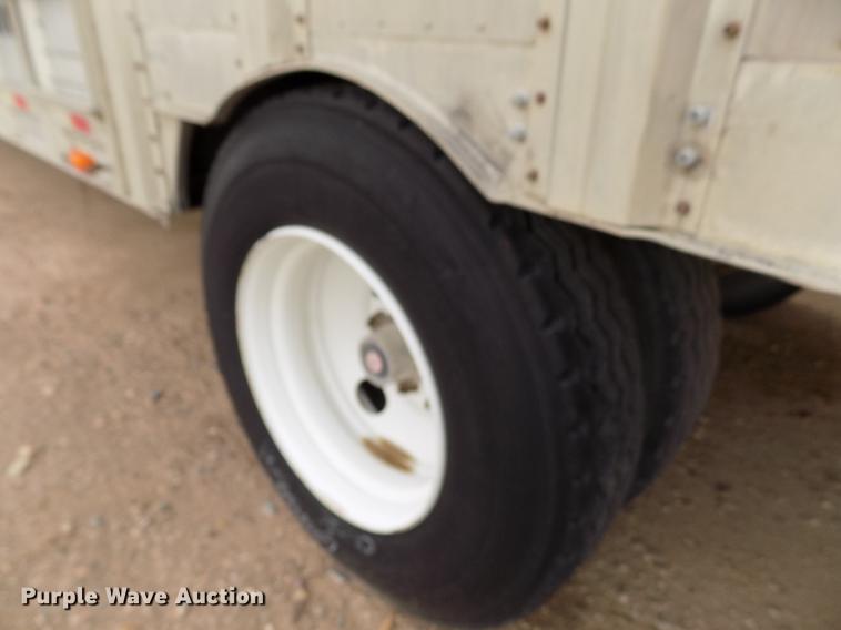 image for item FG9465 2001 Barrett livestock trailer