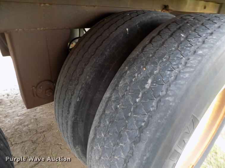 image for item FG9466 1998 Eby livestock trailer