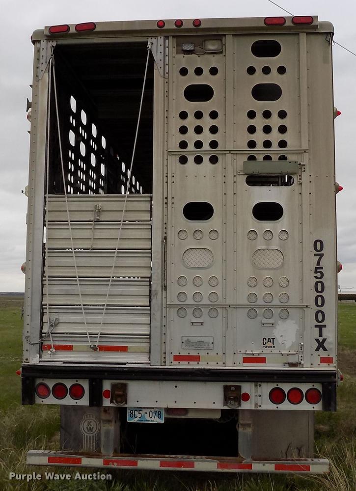 image for item FG9467 2007 Merritt livestock trailer