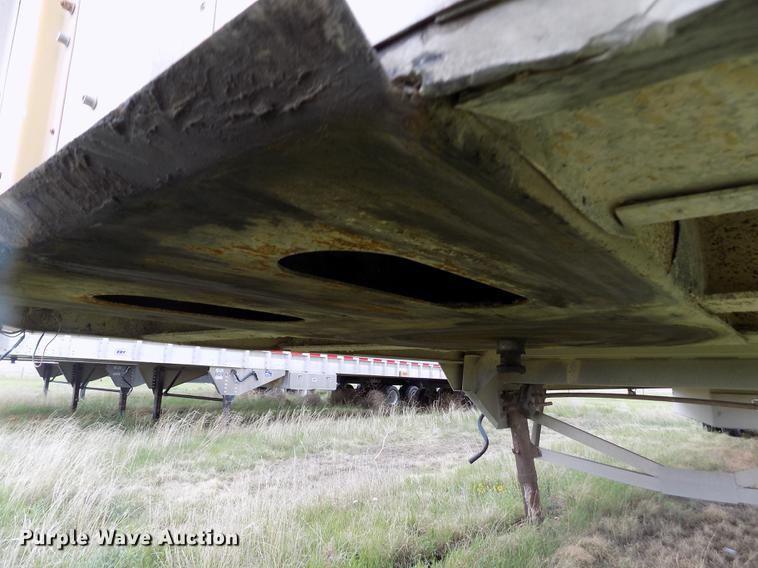 image for item FG9467 2007 Merritt livestock trailer