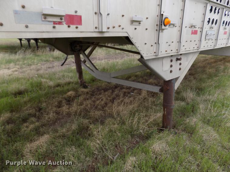 image for item FG9467 2007 Merritt livestock trailer