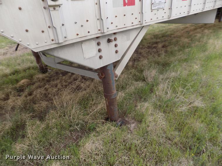 image for item FG9467 2007 Merritt livestock trailer