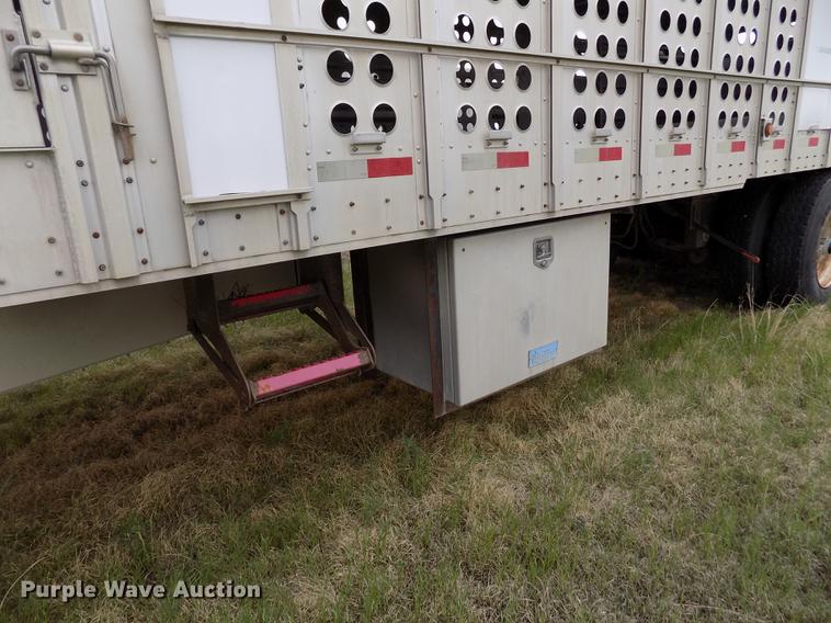 image for item FG9467 2007 Merritt livestock trailer