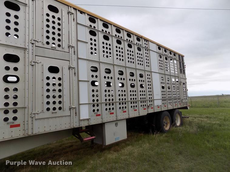 image for item FG9467 2007 Merritt livestock trailer