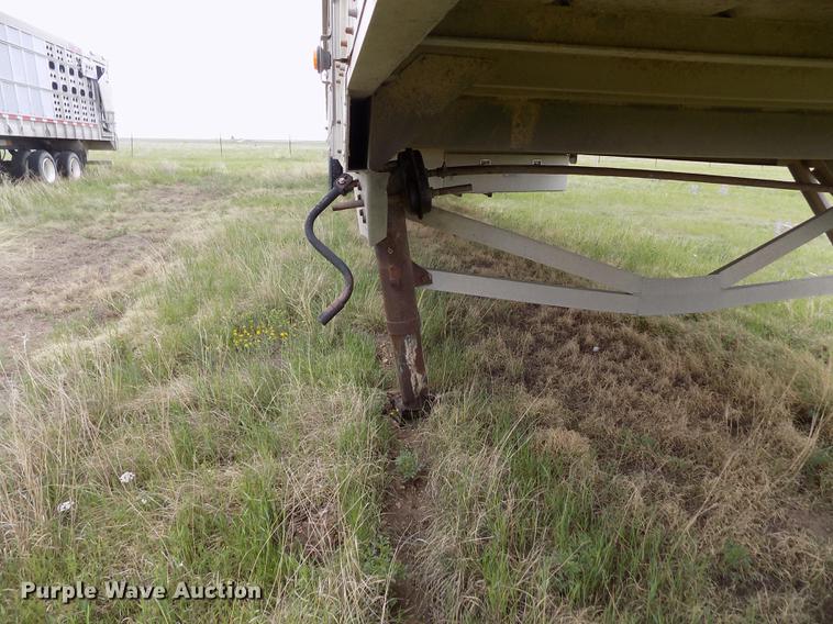 image for item FG9467 2007 Merritt livestock trailer