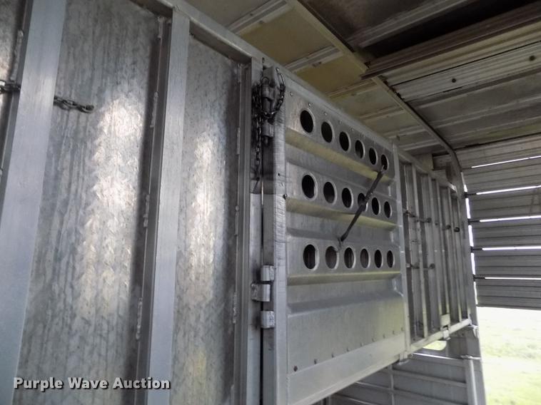 image for item FG9467 2007 Merritt livestock trailer