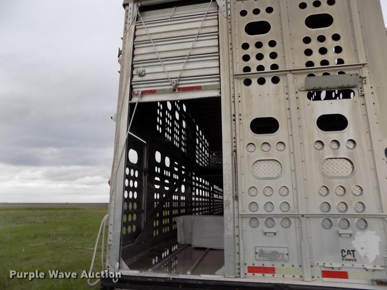 image for item FG9467 2007 Merritt livestock trailer