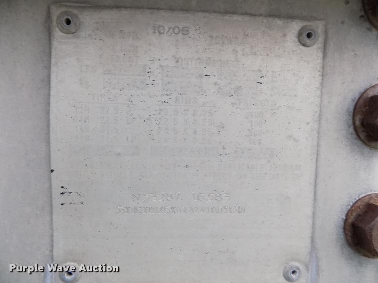 image for item FG9467 2007 Merritt livestock trailer