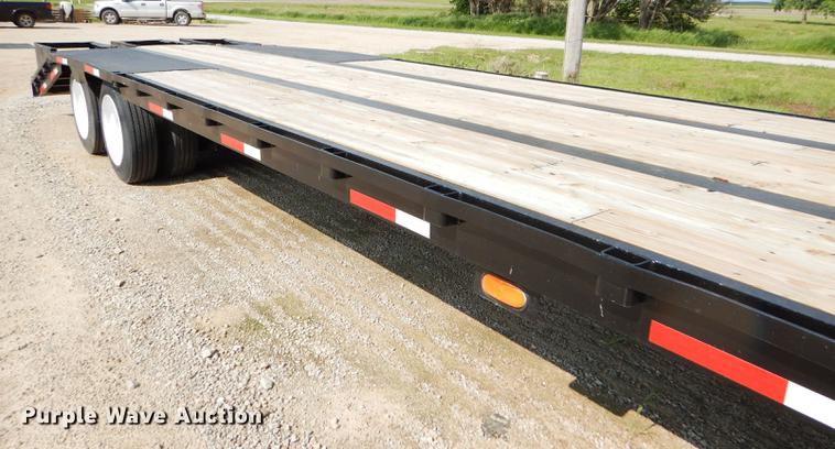 image for item FG9494 1998 Neville drop deck equipment trailer