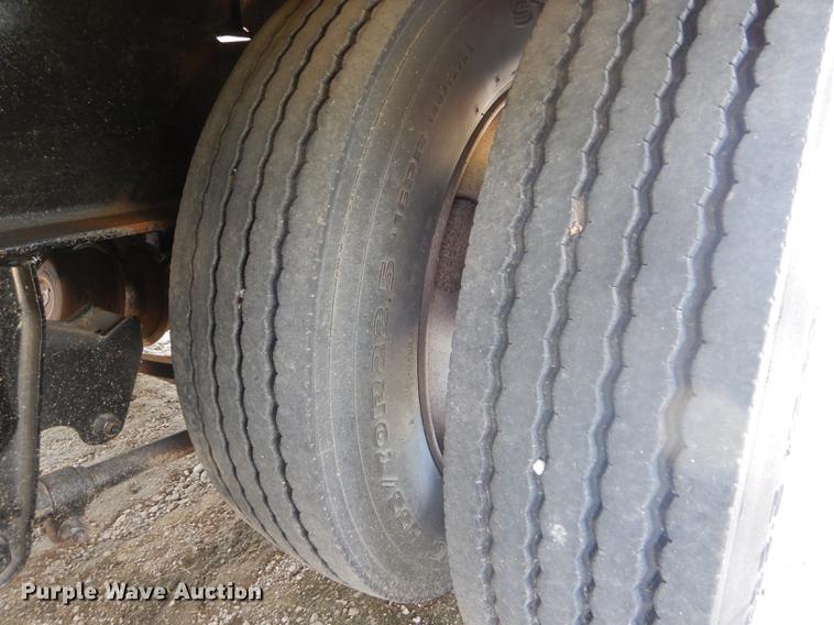 image for item FG9494 1998 Neville drop deck equipment trailer