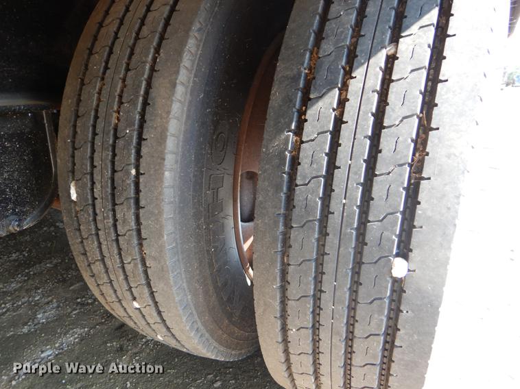 image for item FG9494 1998 Neville drop deck equipment trailer