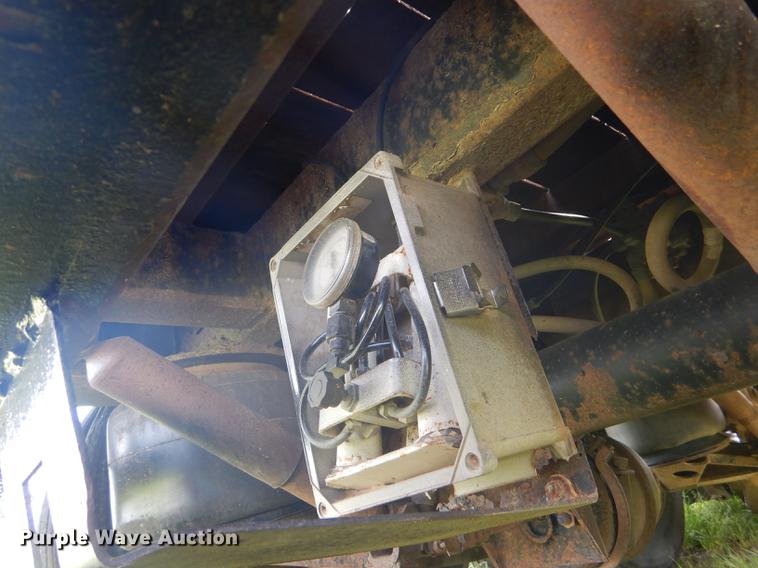 image for item FG9497 1998 Landoll Easy Hooker lowboy equipment trailer