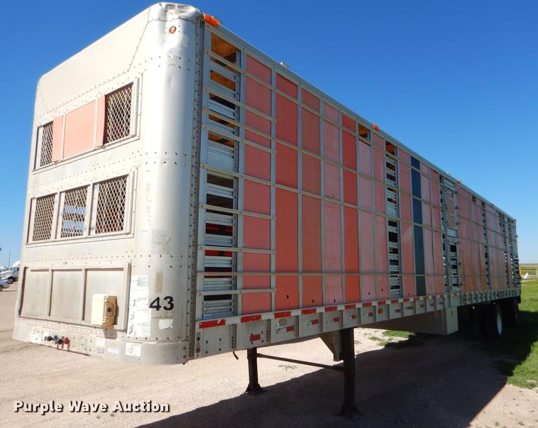 image for item FT9513 1999 Wilson ISAL-303P livestock trailer