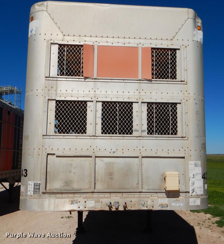 image for item FT9513 1999 Wilson ISAL-303P livestock trailer