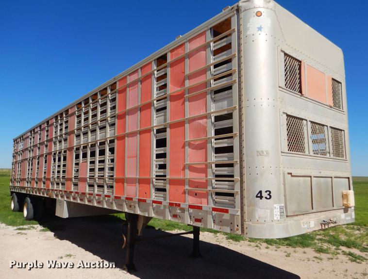 image for item FT9513 1999 Wilson ISAL-303P livestock trailer