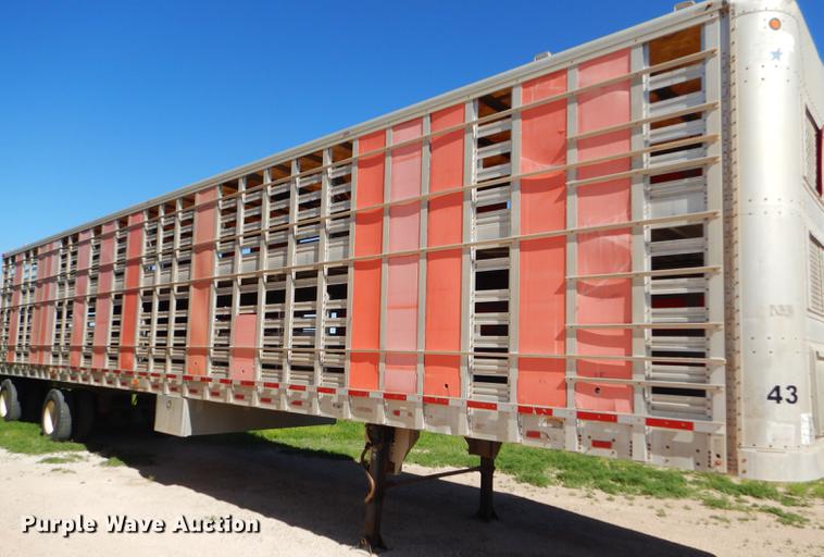 image for item FT9513 1999 Wilson ISAL-303P livestock trailer
