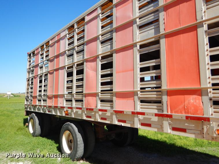 image for item FT9513 1999 Wilson ISAL-303P livestock trailer