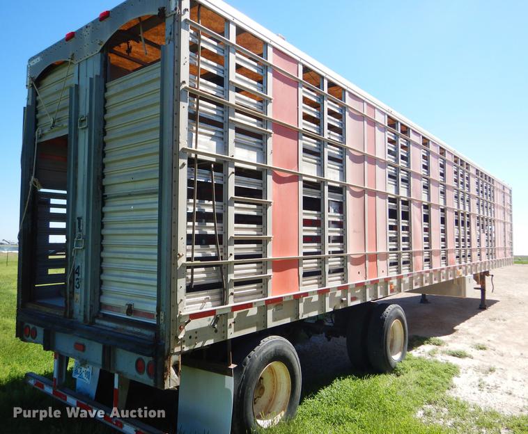 image for item FT9513 1999 Wilson ISAL-303P livestock trailer