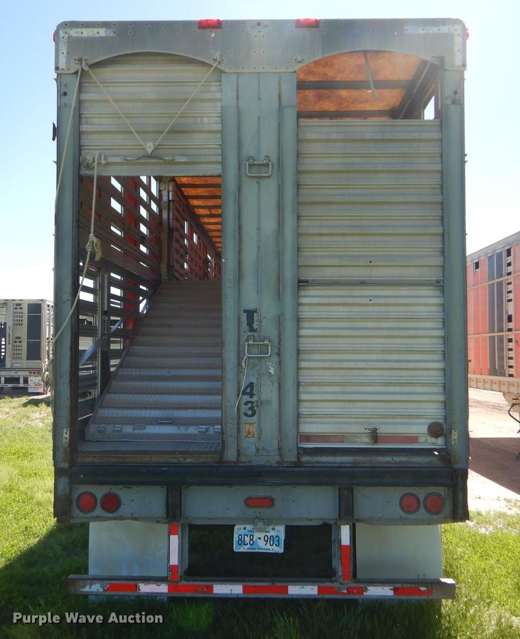 image for item FT9513 1999 Wilson ISAL-303P livestock trailer